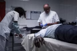 Người chết 'sống lại' trên bàn mổ của pháp y