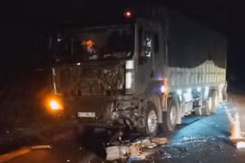 Pleiku: Xe máy va chạm với ô tô tải, 1 người tử vong
