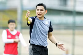 Kiatisak gặp khó trong ngày V-League trở lại