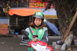 Đời vẫn lăn bánh bởi phía trước là... con!