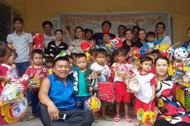 Nhịp cầu yêu thương của anh thợ cắt tóc