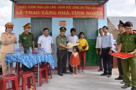 Giám đốc Công an tỉnh Gia Lai hỗ trợ 140 triệu đồng xây 2 căn nhà tình nghĩa cho gia đình khó khăn