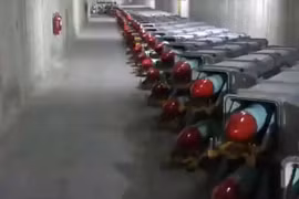 Iran phô diễn sức mạnh quân sự bằng "thành phố tên lửa"