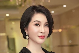 MC Thanh Mai khoe vòng eo 59cm ở tuổi U.50