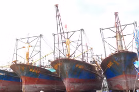 Tàu cá vỏ thép bị hỏng máy, 10 ngư dân Bình Định cầu cứu trên biển