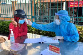 Các cơ sở y tế bám sát "mục tiêu kép"