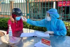 Các cơ sở y tế bám sát "mục tiêu kép"