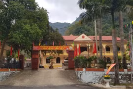 Đã nghèo, đừng xài sang!