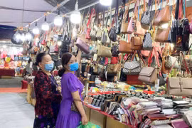 Hội chợ mua sắm và ẩm thực hàng Việt Nam-Thái Lan hút khách bởi sự khác biệt