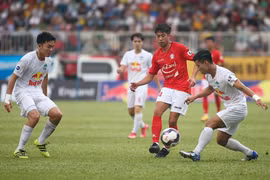 Từ trận thua Hoàng Gia Lai: Lấy công, bù thủ đang làm hại đội TPHCM