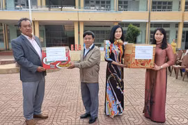 Gia Lai: Hội cán bộ Đoàn phía Nam trao tặng 1.000 cuốn sách cho Trường THCS Phạm Hồng Thái