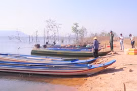 Xóm chài vùng biên viễn