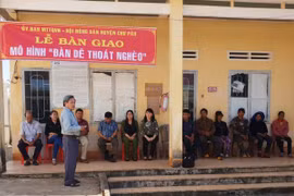 Chư Păh: Trao 60 con dê cho hộ nghèo dân tộc thiểu số