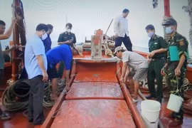 Bắt tàu cá vận chuyển 180 nghìn lít dầu DO không rõ nguồn gốc