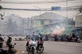 EU và Mỹ tung đòn rắn tới tấp vào quân đội Myanmar