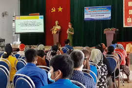 Tuyên truyền trật tự an toàn giao thông cho người dân xã Ia Pnôn