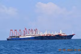 Hơn 200 tàu Trung Quốc dồn về một nơi trên biển Đông