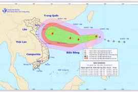 Bão Khanun tiến vào biển Đông