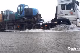 Thanh Hóa: Quốc lộ 1A ngập sâu, đường sắt Bắc - Nam tê liệt