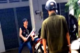 Nhắc nhở nhóm thanh niên ăn nhậu ồn ào, 2 công an bị chém trọng thương