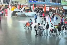 Cơ quan công tố Malaysia công bố video ông Kim Jong-nam bị tấn công