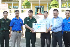 Gieo chữ ở biên cương