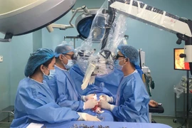 Cứu người đàn ông tự cắt... "của quý" rồi quăng xuống ao