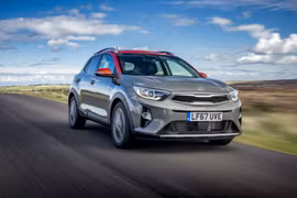 Kia Stonic mới chốt giá từ 505 triệu tại Anh