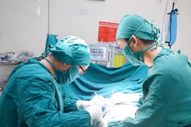 Nâng ngực cho... chàng trai Gia Lai tuổi 18