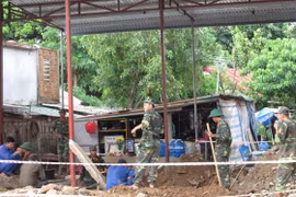 Phát hiện 2 bộ hài cốt liệt sĩ trong hầm đạn