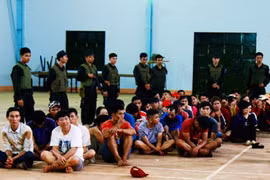 Truy nã 5 bị can trong vụ đánh bạc ngoài rẫy cà phê