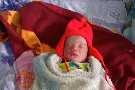 An Khê: Bé trai sơ sinh bị bỏ rơi đã được nhận làm con nuôi