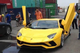 Lamborghini Aventador S độc nhất Việt Nam ra biển trắng