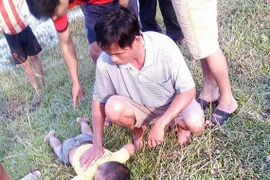 Ngã xuống ruộng nước dâng cao, hai trẻ đuối nước thương tâm