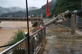 Phát hiện 2 thi thể công dân Lào bị lũ cuốn sang Việt Nam