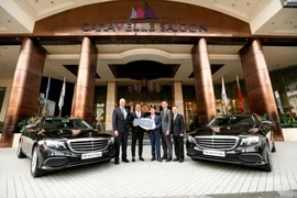 Mercedes-Benz Việt Nam bàn giao bộ đôi E 200 thế hệ mới