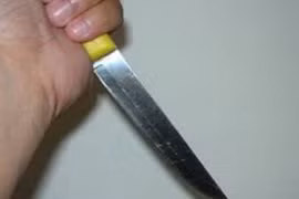 Mâu thuẫn, đâm bạn gái hơn 11 tuổi nhiều nhát rồi bỏ trốn