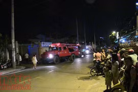 Cháy kho xưởng rộng hàng trăm m2, công nhân sơ tán khẩn cấp