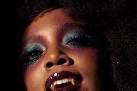 Diện mạo ấn tượng dịp Halloween với nhũ màu lấp lánh