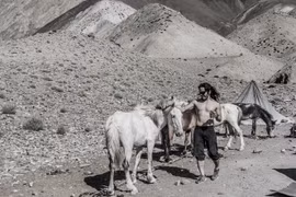 Chàng trai Việt đầu tiên đến Bắc cực cắm cờ Tổ quốc