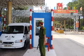 Gia Lai dán thẻ E-Tag miễn phí cho xe ô tô