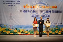 Trao giải Liên hoan Phát thanh-Truyền hình tỉnh Gia Lai lần thứ VI-2016