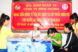 Binh đoàn 15: Khám-chữa bệnh, cấp thuốc miễn phí