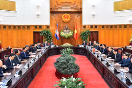 Thủ tướng Nguyễn Xuân Phúc hội đàm với Thủ tướng Campuchia Hun Sen