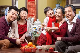 Vợ chồng trẻ sắm Tết 'ngon, bổ, rẻ' với chưa đầy 10 triệu đồng