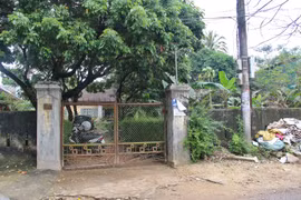 Bé trai 5 tuổi mất tích bí ẩn khi đang ngủ cùng mẹ