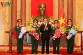 Chủ tịch nước trao Quyết định thăng hàm thượng tướng cho 4 sĩ quan quân đội