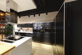 Cách bố trí giúp căn bếp hẹp vẫn rộng thoáng