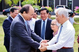 Trọn tình với quê hương