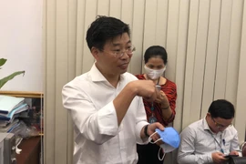 Khử khuẩn khẩu trang y tế đã qua sử dụng bằng lò vi sóng